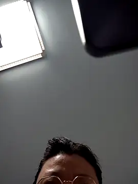 zhenzhen521 online show from March 10, 2025, 4:14 pm