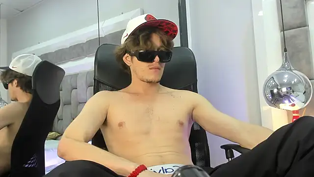 AnthonyAlso online show from October 20, 2025, 8:42 pm