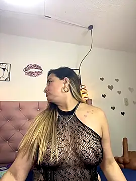 antonella87 online show from October 28, 2025, 9:50 pm