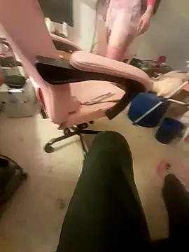 Snapshot of AsStraightAsARuler chatting on December 3, 2025, 5:44 pm AsStraightAsARuler online show from December 3, 2025, 5:44 pm