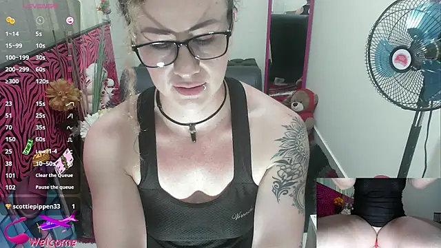 ViickySexy online show from October 23, 2025, 7:56 pm