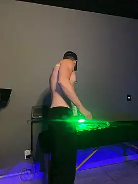 MachineDien online show from December 14, 2025, 2:11 pm