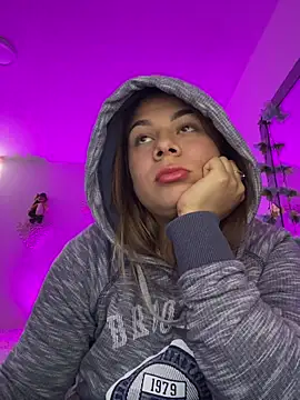 little tifanny82 online show from November 11, 2025, 4:51 pm