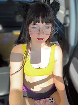 urpuppymoon online show from February 5, 2026, 6:56 pm