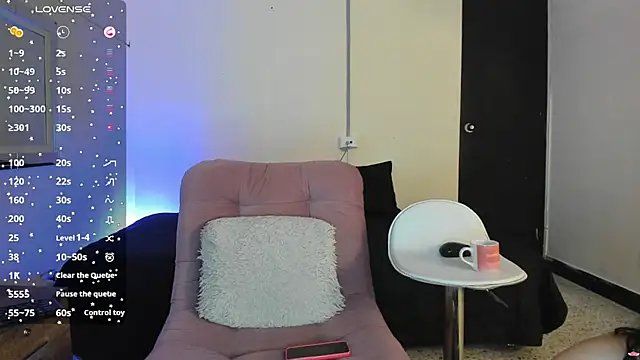 Snapshot of liily_moore chatting on February 24, 2025, 9:21 am liily moore online show from February 24, 2025, 9:21 am