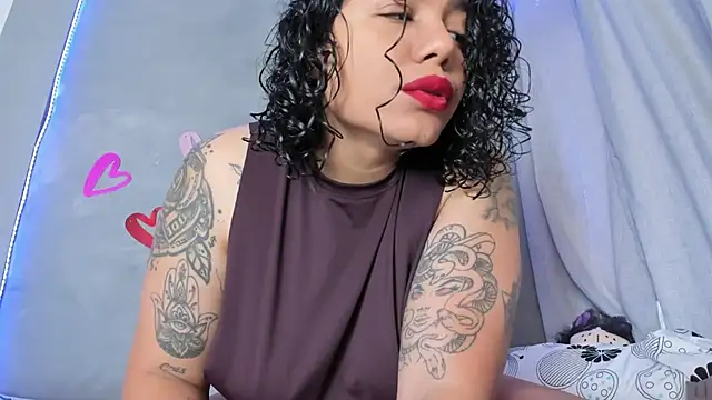 Snapshot of Alexxxholy chatting on February 27, 2026, 12:05 pm Alexxxholy online show from February 27, 2026, 12:05 pm