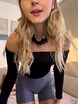 LunaRase online show from October 2, 2025, 10:33 am