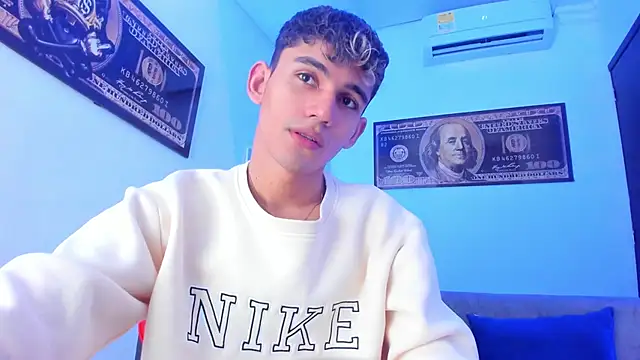 EstebanPerez  online show from December 23, 2024, 12:08 pm