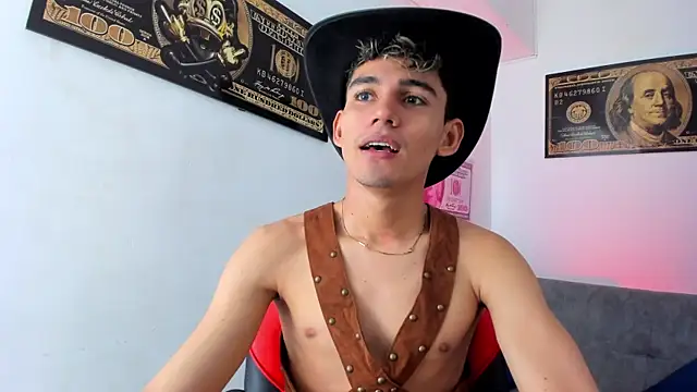 EstebanPerez  online show from December 30, 2024, 12:20 pm