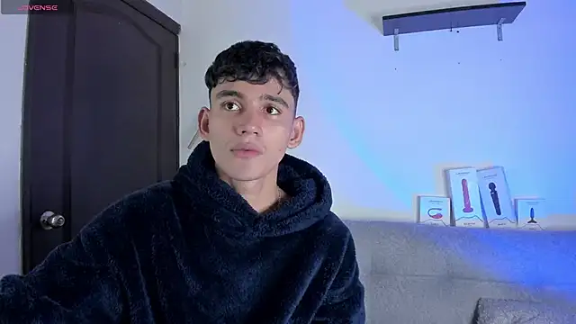 EstebanPerez  online show from February 5, 2025, 10:22 pm