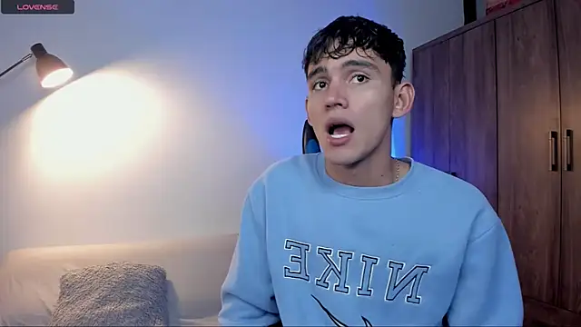 EstebanPerez  online show from February 19, 2025, 10:53 pm