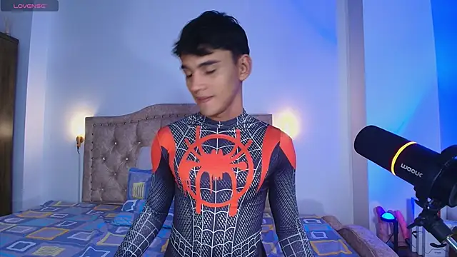 EstebanPerez  online show from September 19, 2025, 1:56 pm