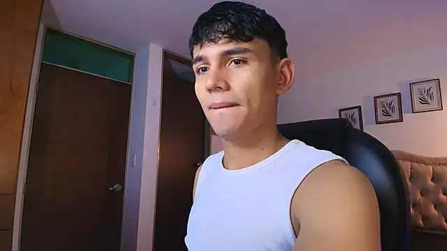 EstebanPerez  online show from October 22, 2025, 10:48 am