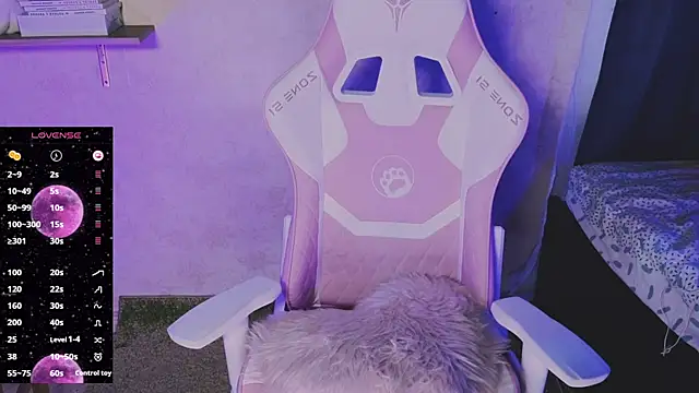 Lucy Millss online show from February 21, 2025, 11:01 am