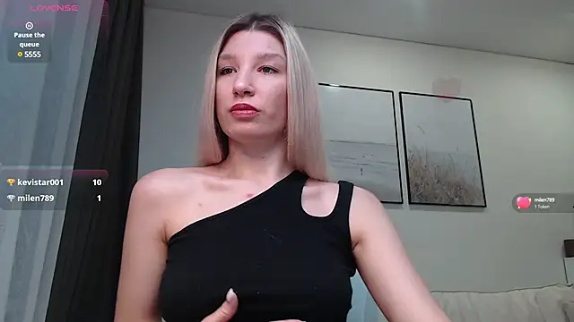 Snapshot of Linaa_Land chatting on December 9, 2024, 9:39 am Linaa Land online show from December 9, 2024, 9:39 am