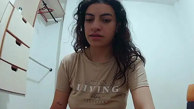 stephybrowm7 online show from March 13, 2025, 1:29 pm