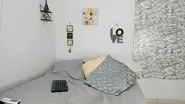 Canhela1 online show from November 15, 2025, 1:51 pm