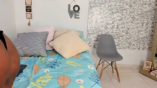 Canhela1 online show from December 2, 2025, 11:56 pm