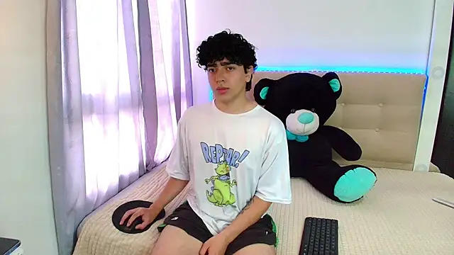 Snapshot of _nickconnor01 chatting on January 2, 2025, 7:51 pm nickconnor01 online show from January 2, 2025, 7:51 pm