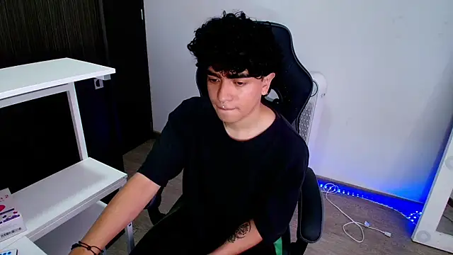 Snapshot of _nickconnor01 chatting on February 3, 2025, 8:35 pm nickconnor01 online show from February 3, 2025, 8:35 pm