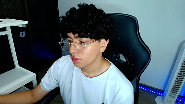 Snapshot of _nickconnor01 chatting on February 6, 2025, 10:43 pm nickconnor01 online show from February 6, 2025, 10:43 pm