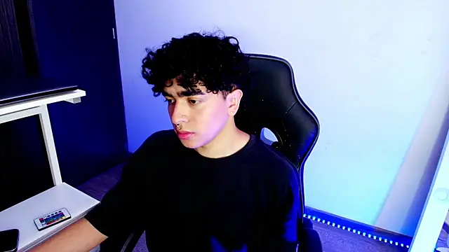 Snapshot of _nickconnor01 chatting on February 11, 2025, 7:05 pm nickconnor01 online show from February 11, 2025, 7:05 pm