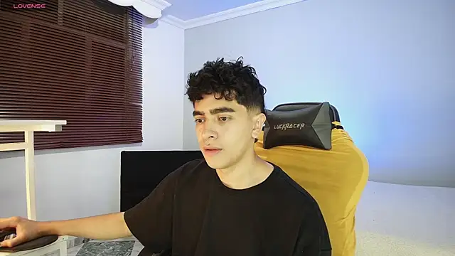 Snapshot of _nickconnor01 chatting on October 4, 2025, 2:31 am nickconnor01 online show from October 4, 2025, 2:31 am