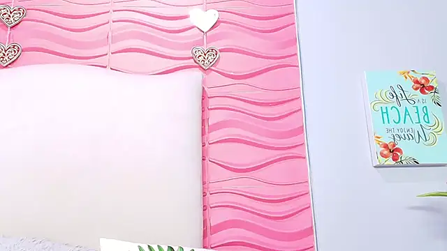 Snapshot of Veronica_Tits chatting on February 19, 2025, 8:22 am Veronica Tits online show from February 19, 2025, 8:22 am