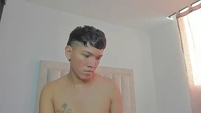 JulianRose 1 online show from February 23, 2025, 3:08 pm