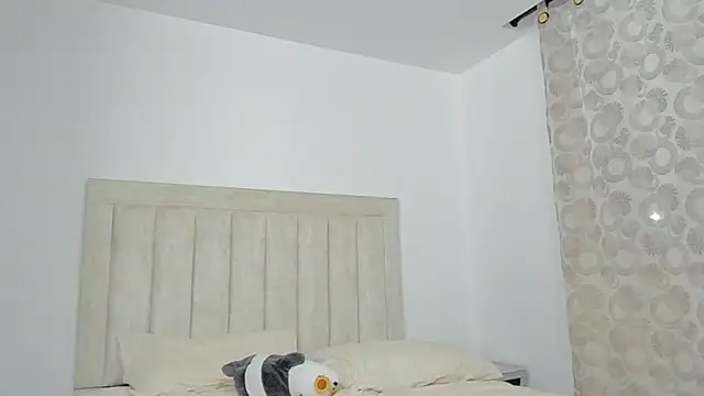 JulianRose 1 online show from February 25, 2025, 10:47 am