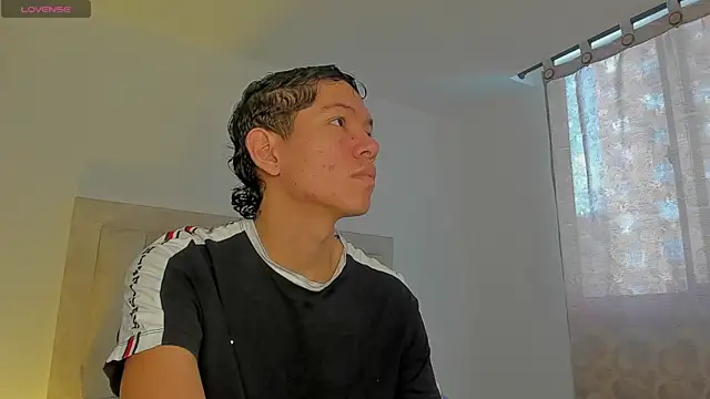 JulianRose 1 online show from September 9, 2025, 12:37 pm