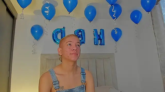 JulianRose 1 online show from October 13, 2025, 11:32 am