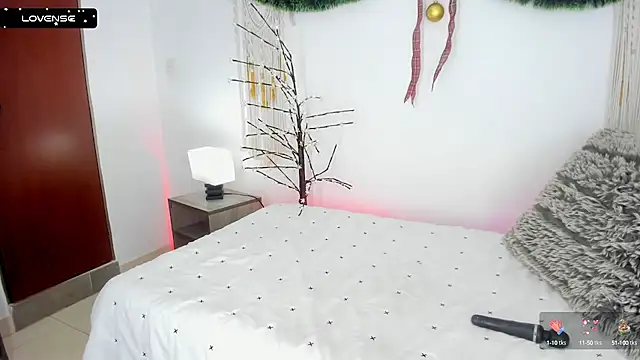 Eyleen 24 online show from December 3, 2024, 9:23 pm