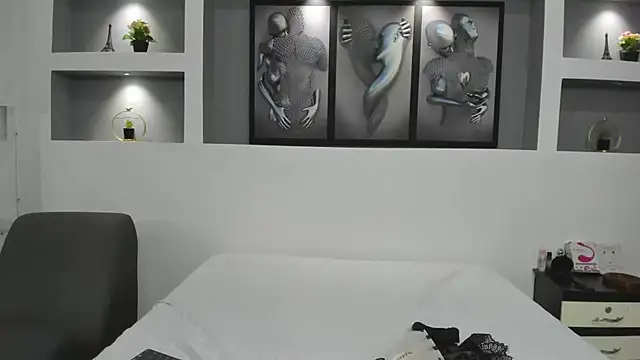 Girls hot 2 online show from January 8, 2025, 11:30 pm