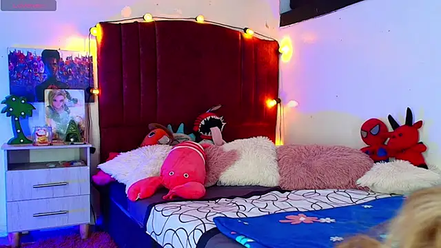 alisson zafiro  online show from October 8, 2025, 3:04 am