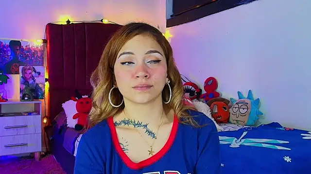 alisson zafiro  online show from October 13, 2025, 3:06 am