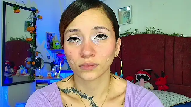 alisson zafiro  online show from April 13, 2026, 3:23 am