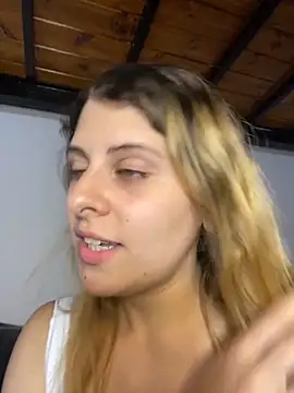 FlorBich online show from November 28, 2025, 4:04 am