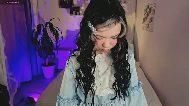 Lil Amelie online show from November 11, 2025, 9:42 am