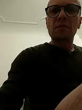 wedge75 online show from October 28, 2025, 5:04 pm