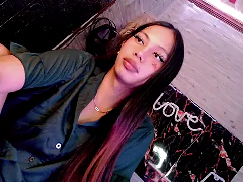 Snapshot of whiteladyboy chatting on October 3, 2025, 4:09 am whiteladyboy online show from October 3, 2025, 4:09 am