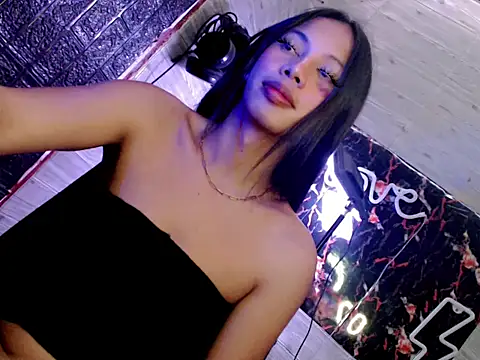 Snapshot of whiteladyboy chatting on October 20, 2025, 4:24 am whiteladyboy online show from October 20, 2025, 4:24 am