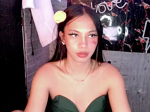 Snapshot of whiteladyboy chatting on October 23, 2025, 2:33 am whiteladyboy online show from October 23, 2025, 2:33 am