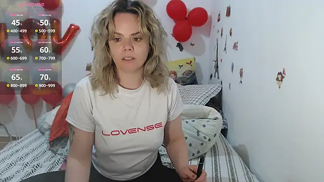 hotmilf4uxxx online show from April 2, 2026, 10:24 am