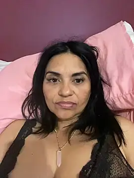 paolagomez  online show from December 13, 2024, 11:45 am