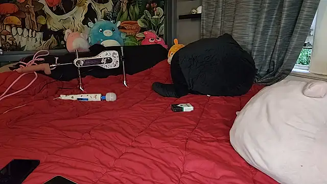 MiaElizabeth online show from December 5, 2024, 1:06 pm