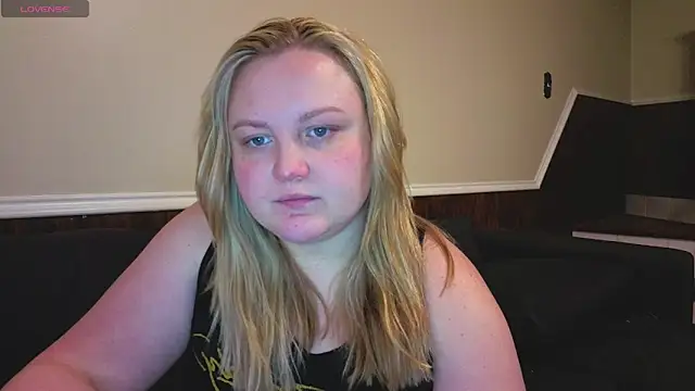 Snapshot of PhatAssBlond chatting on March 3, 2026, 6:47 pm PhatAssBlond online show from March 3, 2026, 6:47 pm