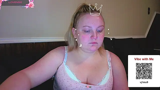 Snapshot of PhatAssBlond chatting on March 4, 2026, 9:43 pm PhatAssBlond online show from March 4, 2026, 9:43 pm