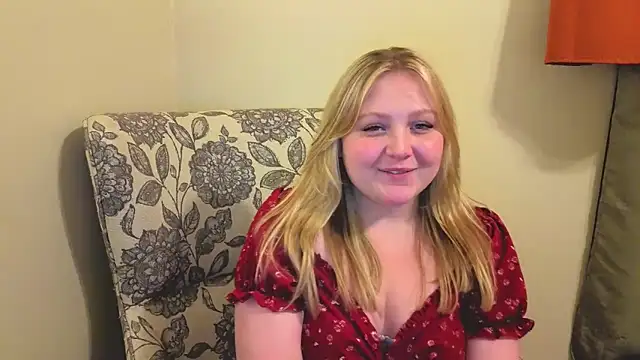 Snapshot of PhatAssBlond chatting on April 4, 2026, 2:21 am PhatAssBlond online show from April 4, 2026, 2:21 am