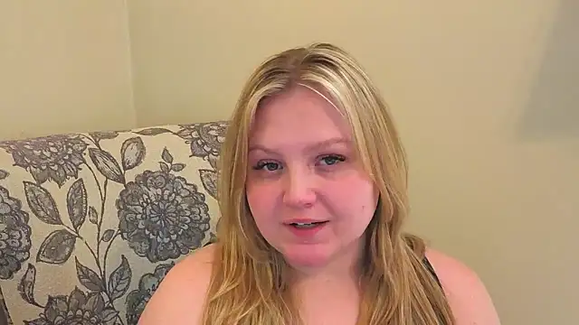 Snapshot of PhatAssBlond chatting on April 8, 2026, 6:19 pm PhatAssBlond online show from April 8, 2026, 6:19 pm